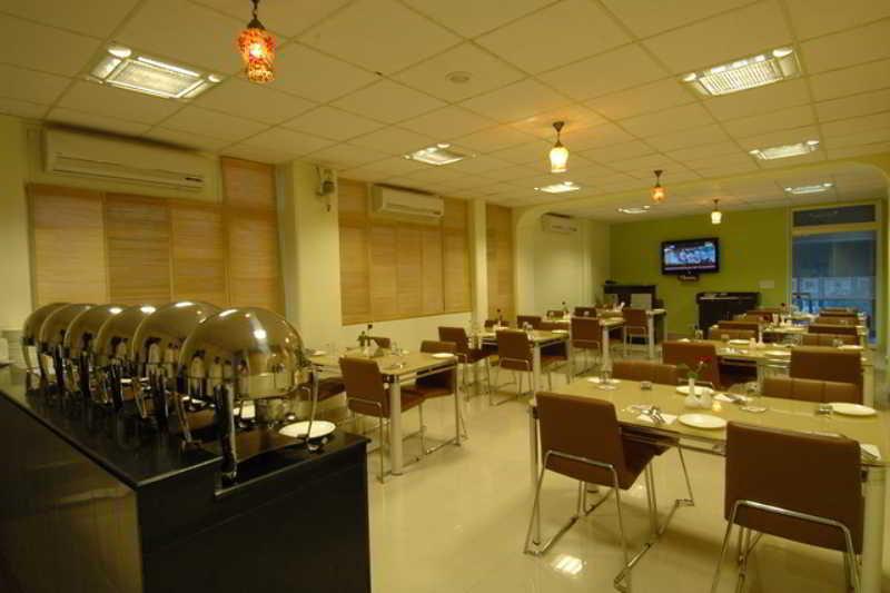 Clarks Inn Nehru Place Nueva Delhi Exterior foto